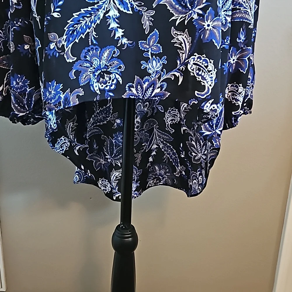 Short front, long back Shirt. - Picture 3 of 14